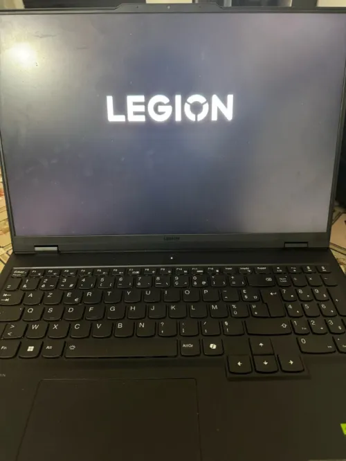 LENOVO LEGION  PRO 7 i