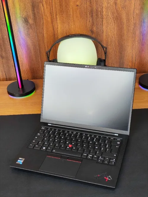 Laptop LENOVO THINKPAD X1 CARBON 11TH GEN ( i7-1355U / 16 GB RAM / 512GB NVMe SSD )