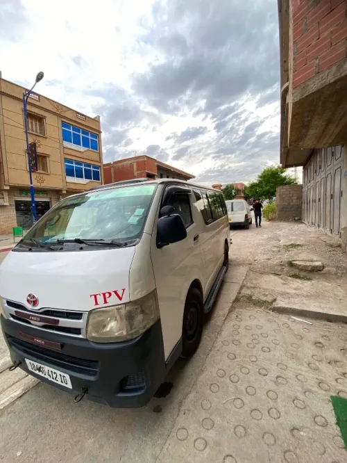 Toyota Hiace 15 place 2012