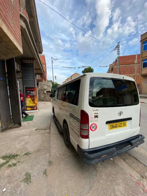 Toyota Hiace 15 place 2012