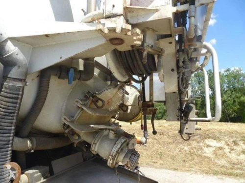 Camion débouchoir de curage canalisation 