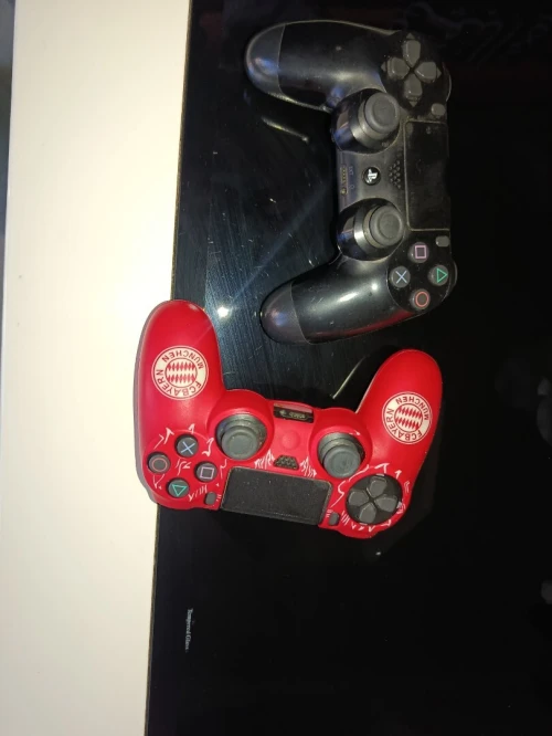 PS4 slim très bon état peu utilisé حالة جيدة غير مستعملة كثيرا