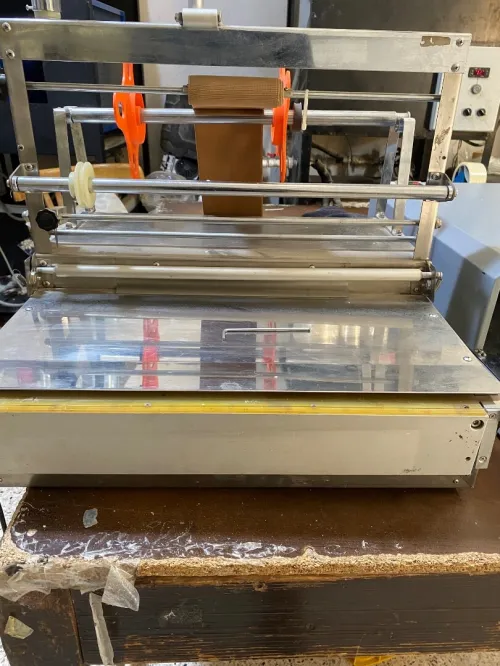 Machine cellophaneuse en X 
