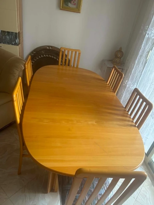 Table à manger scandinave en hetre.
