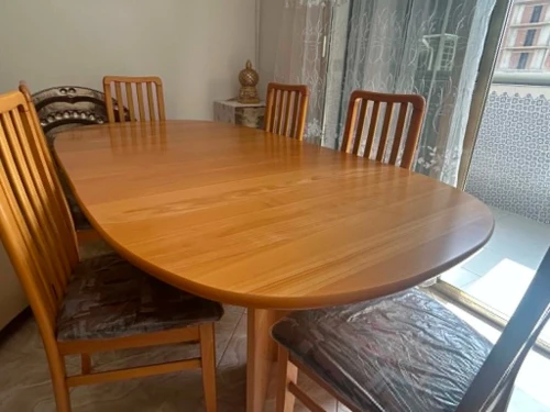 Table à manger scandinave en hetre.