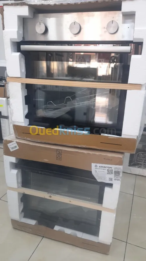 Promotion four encastrable ariston gaz electrique ventilé inox et noir 