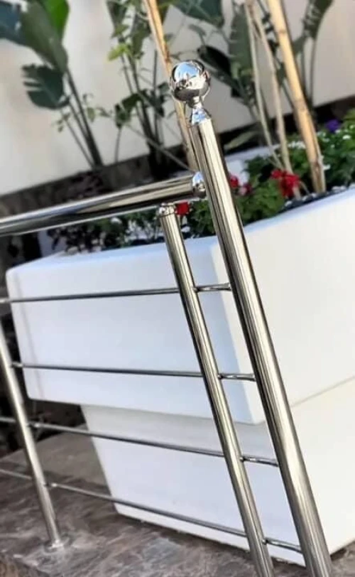Rampe d'escalier en inox garde corps en inox et verre cabine de douche moderne