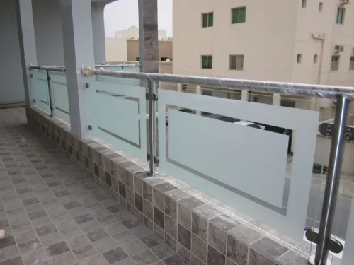 Rampe d'escalier en inox garde corps en inox et verre cabine de douche moderne