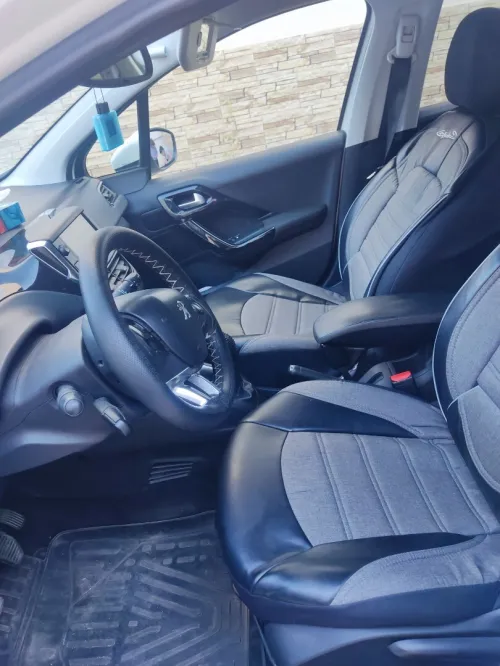 Peugeot 208 2015 Allure