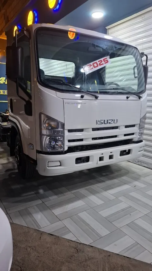 Isuzu Npr71 2025
