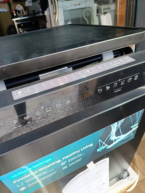 HISENSE Lave vaisselle 16 couverts 8 Programmes Inverter Smart WiFi Noir Manhattan