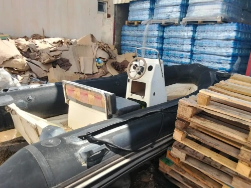 Semi regide Skikda centre ville avec papier très bon état 4.90 mavec accessoires console et foteille