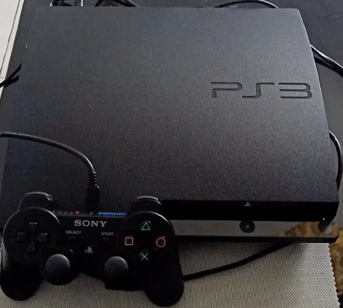PS3 Slim non-flashée+ GTA V et FIFA...