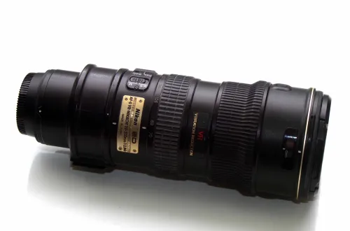 Nikon 70-200 f2.8 G VR avec bouchon avant arrière