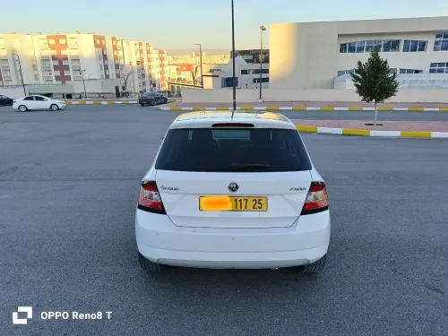 Skoda Fabia 2017 Style (avec toit panoramique)