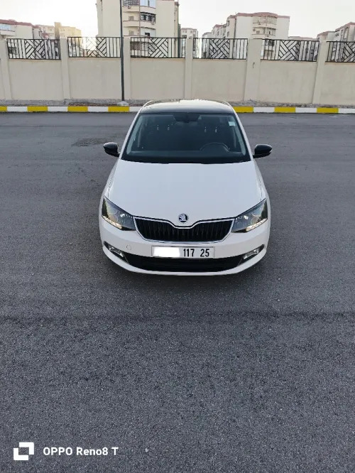 Skoda Fabia 2017 Style (avec toit panoramique)