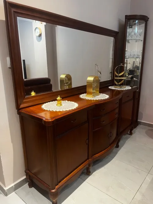 Salon 7 places cuir + 2 tables + bahaut