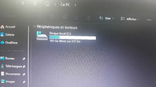 DELL 3380 i3 6006U 8G RAM 256 SSD  14 POUCES
