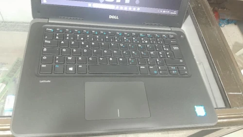 DELL 3380 i3 6006U 8G RAM 256 SSD  14 POUCES