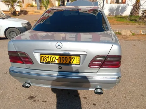 Mercedes Classe E 1999 4 phare