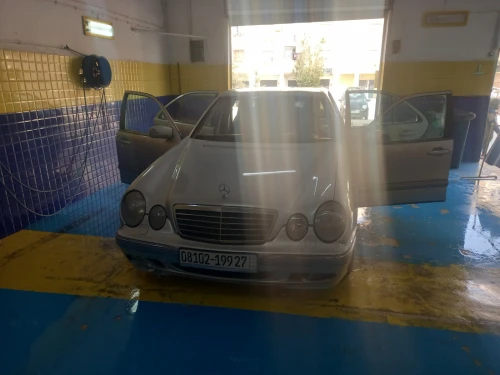 Mercedes Classe E 1999 4 phare