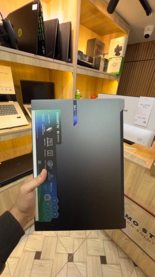 GIGABYTE - AERO X16 16" WQXGA 2K AMD Ryzen Al 7 350 - 1TB SSD - 32GB DDR5 GeForce RTX 5070