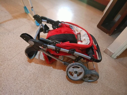 Poussette solide et pliable
