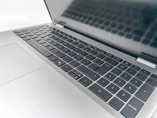LAPTOP DELL 16 POUCES ULTRA 7 150U RAM 16G DDR5 512 SSD NVME