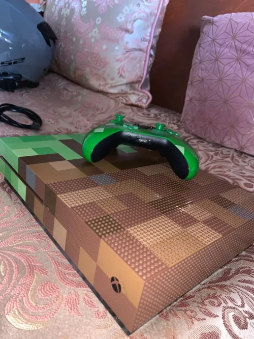 XBOX ONE S EDITION MINECRAFT 