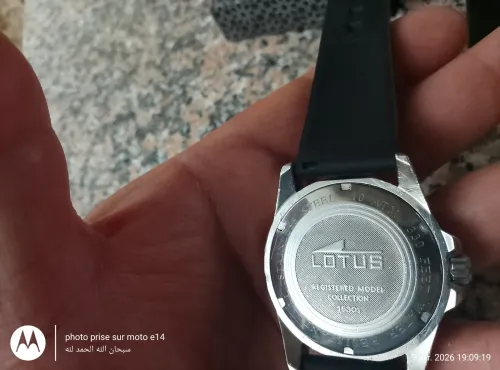 montre LOTUS NOIR