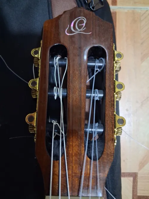 Guitare classic de marque " Ortega"