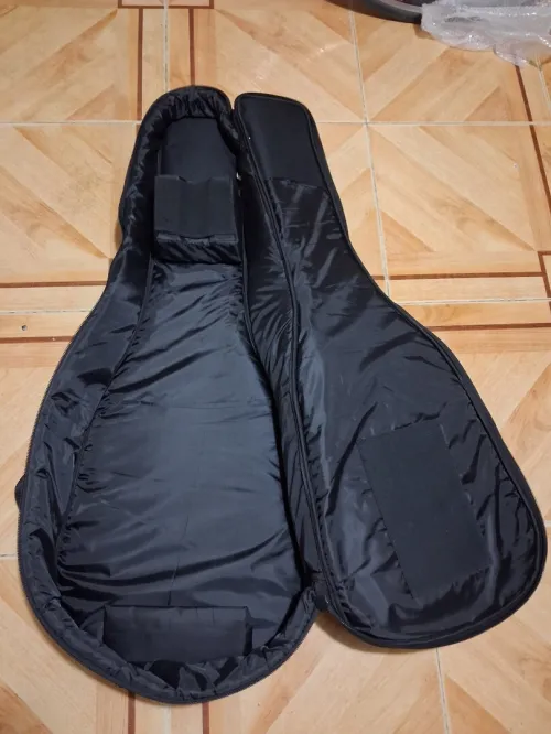 Guitare classic de marque " Ortega"