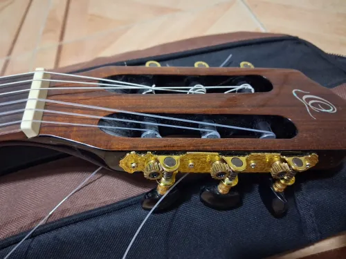 Guitare classic de marque " Ortega"