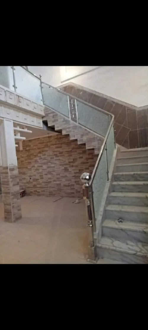  Rampe d'escalier en inox et garde corpe en verre trempé et cabine de douche en verre trempé 