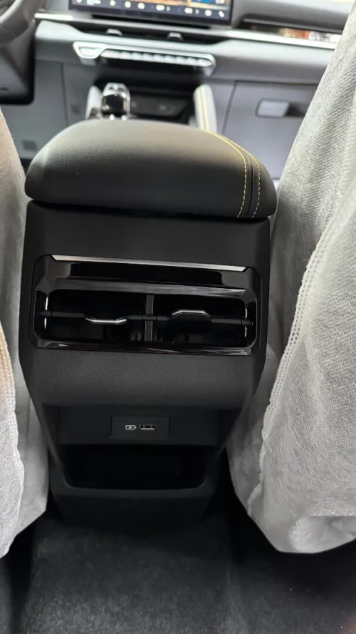 Geely Coolray 2025 