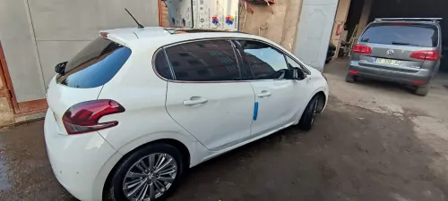 Peugeot 208 2015 Active Facelift