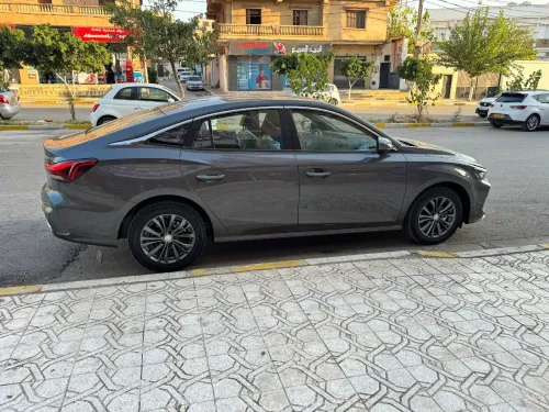 MG MG5 2025 Luxury – Toit ouvrant, boîte auto.