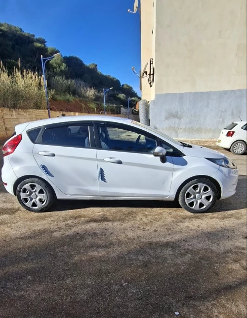 Ford Fiesta 2012 🇩🇪 Faible kilomètrage