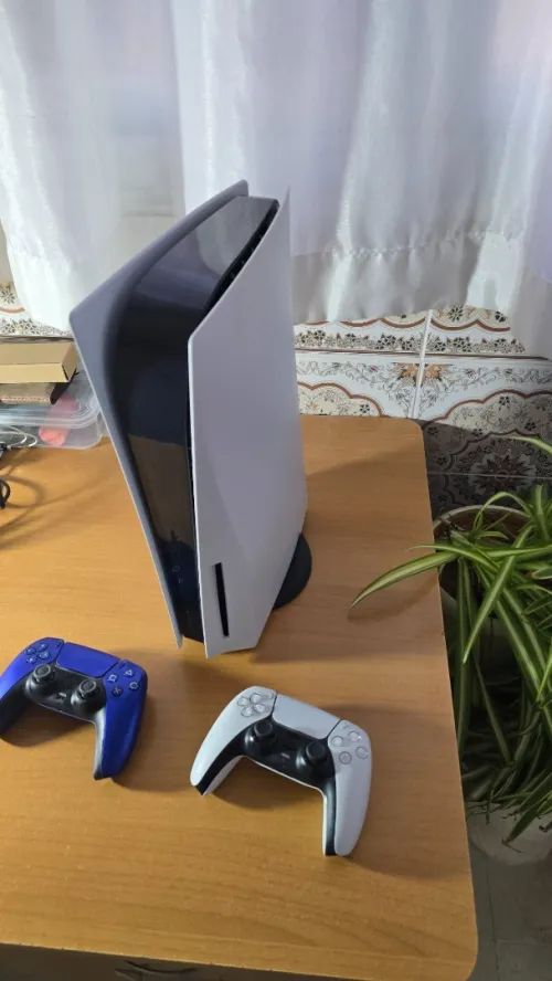 Sony PS5 USA avec 2 controllers