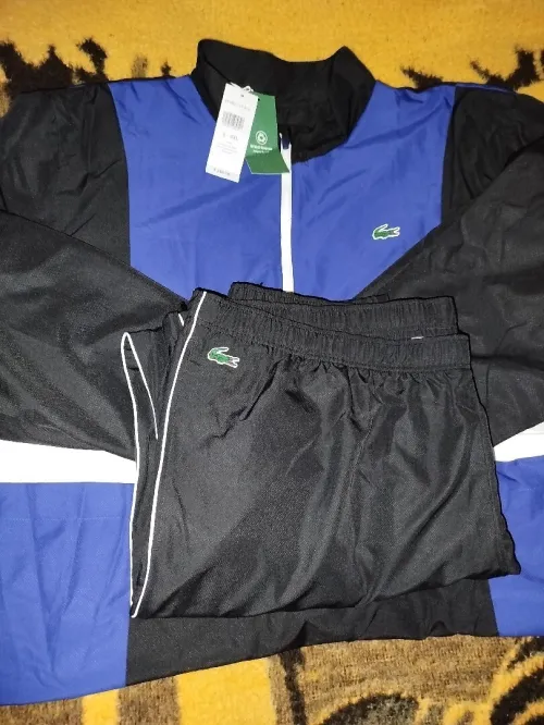 Survêtement Lacoste original taille 9 