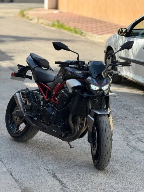 Kawazaki Z900 2025