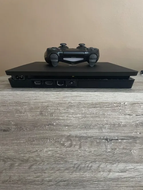 PlayStation 4 Slim 1TB Non flashée avec GTA 5