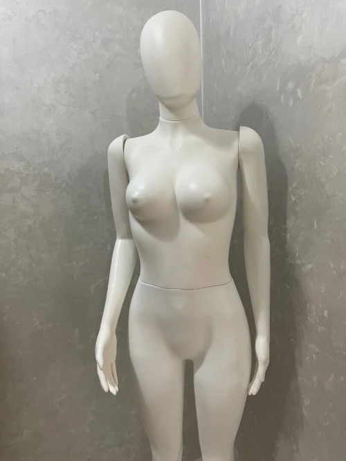 Mannequin peu utilisé