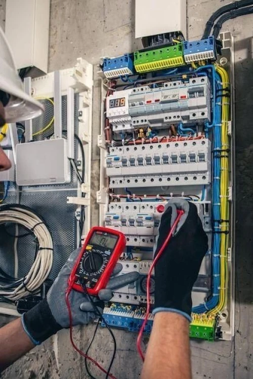 Électricien Bâtiment  تركيب و صيانة كهرباء المنازل و العمارات.