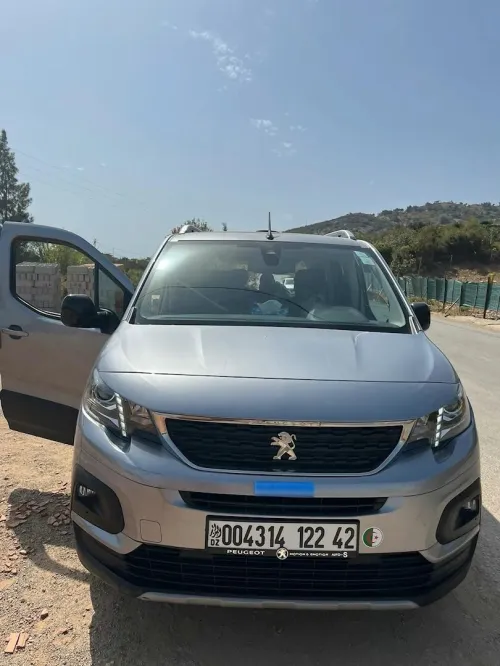 Peugeot rifter 2022 gris