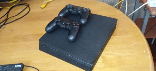 PS4 slim edition 1tb