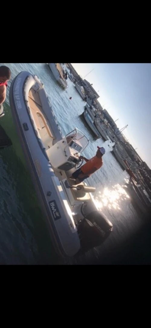 Semi rigide 5,5 metre bateau bwa 115 cv moteur Suzuki très bon état  Numéro de téléphone :
