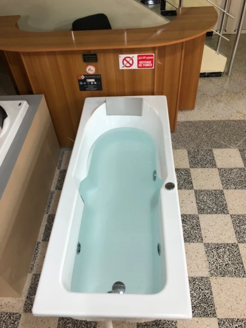 Unité de fabrication Baignoire. Jacuzzi .