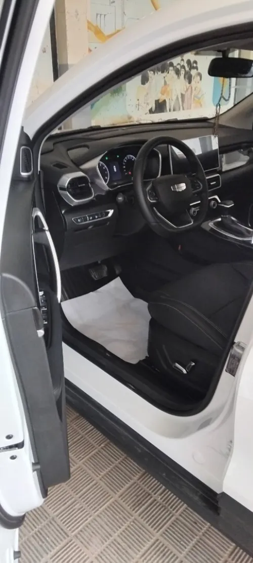 Geely Coolray 2025 