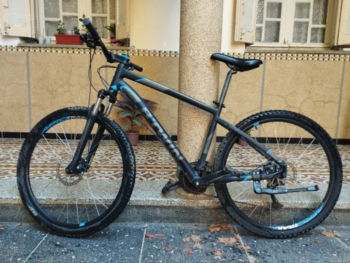 Vélo Between Rockrider 520